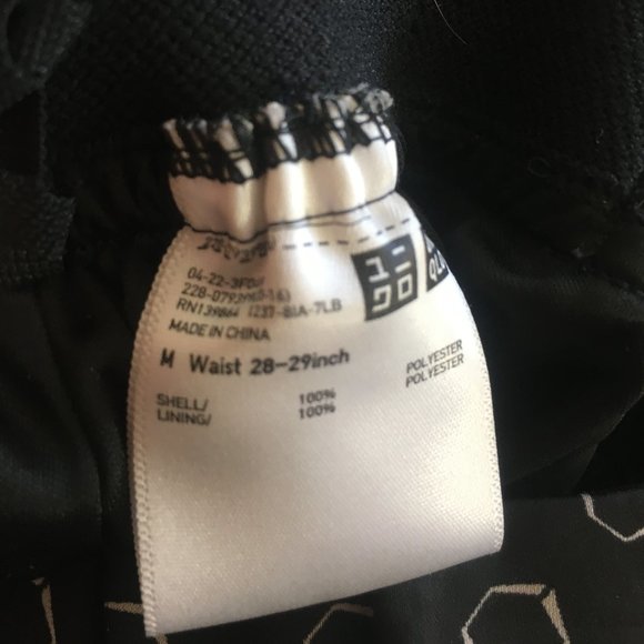 Patterned Satin Uniqlo Skirt w Pockets - Picture 4 of 4